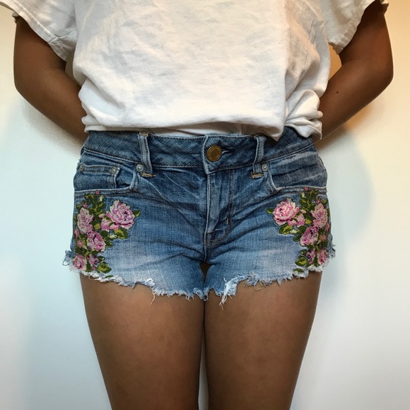 EMBROIDERED AMERICAN EAGLE JEAN SHORTS - Picture 5 of 6